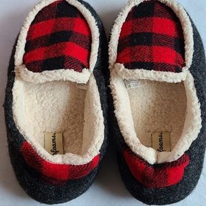 Deerfoam Boys Sz US 2-3 Red/Black House Slippers
